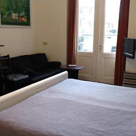 Op De Burg Bed and breakfast